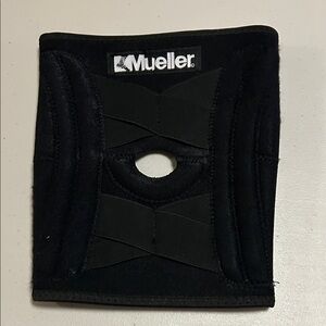 Mueller Black Knee Brace, one size